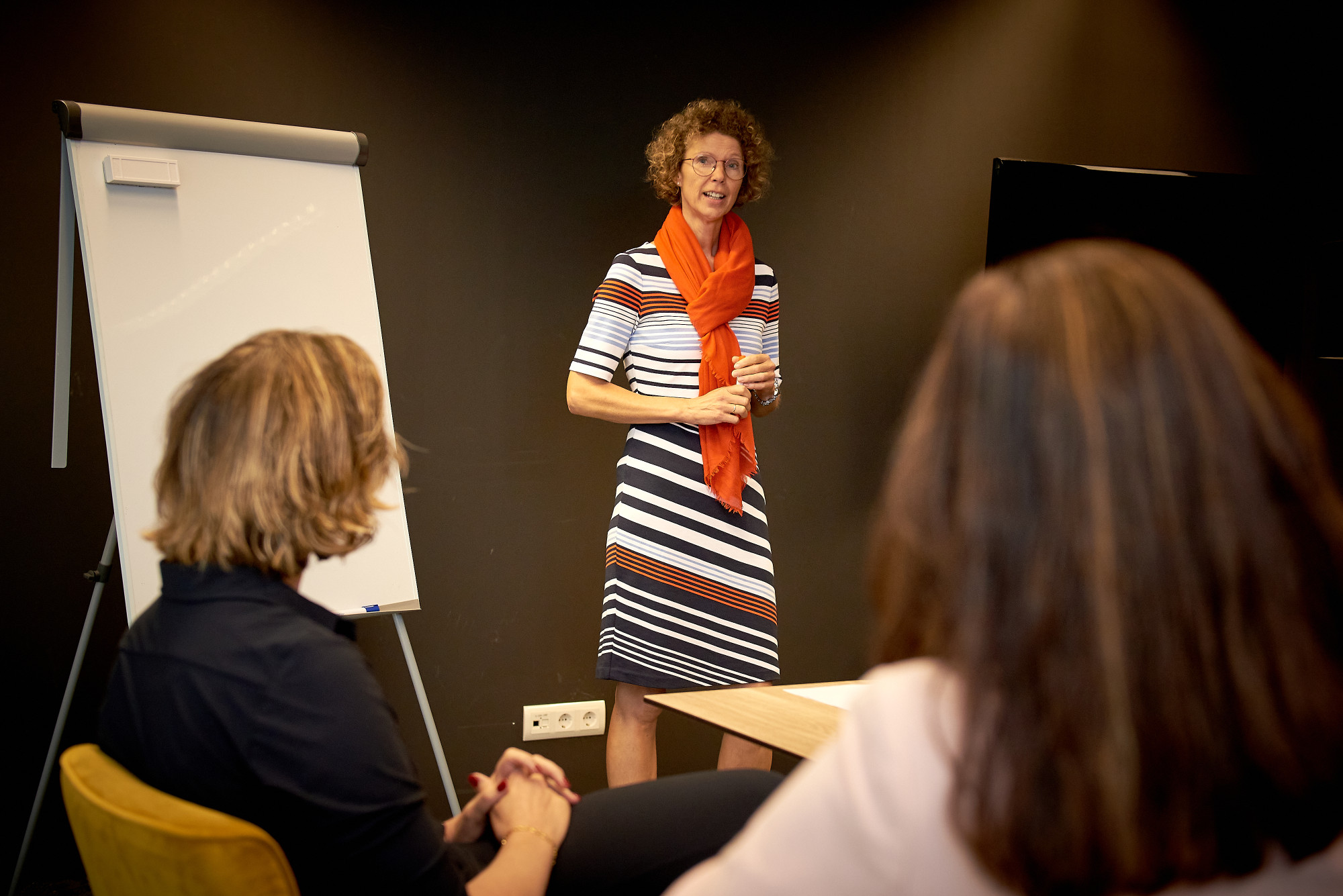 Ondernemer geeft zelfstandig sessie voor het team